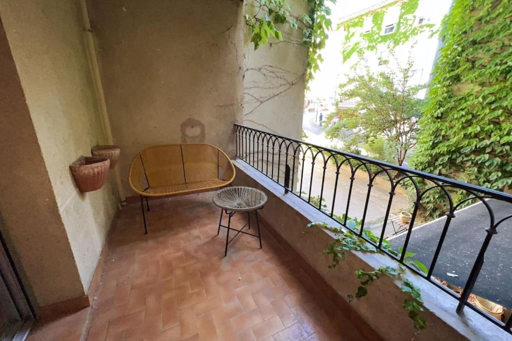 Aux Marches Du Palais - Ac Clim - Spacieux - Terrasse - Wifi Avignon Exteriér fotografie